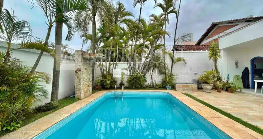 Casa no Guarujá, Enseada, 3 Quartos, Sendo Suítes, Varanda com Vista para Piscina - Mercuri Imóveis - Imobiliária no Guarujá