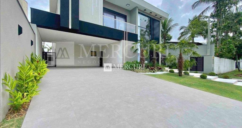 Casa no Guarujá, Condomínio Fechado, Jardim Acapulco, 6 suítes à venda.