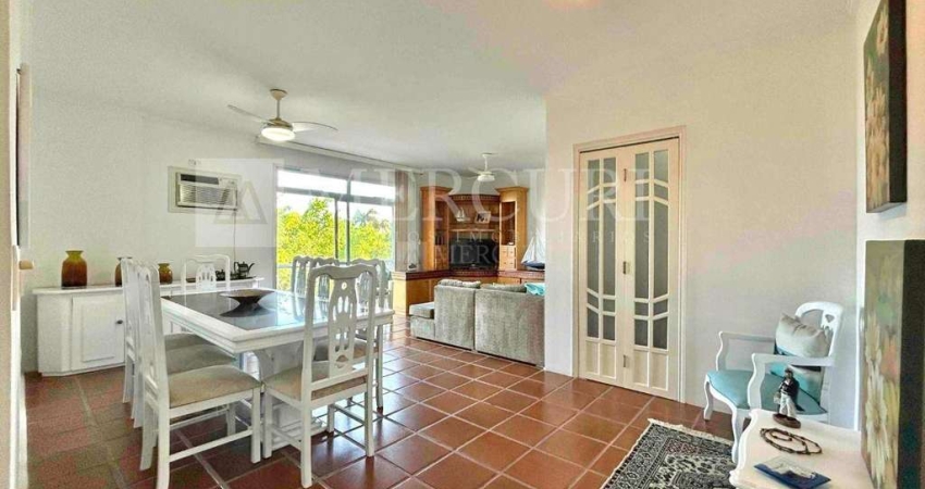 Apartamento no Guarujá, Enseada, Espaçoso, 2 Quartos e Sacada