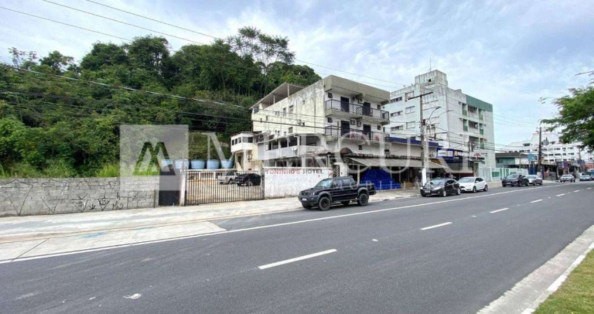 Terreno no Guarujá, Enseada, área de estacionamento e hotel