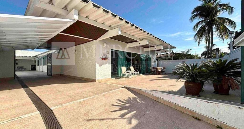 Casa no Guarujá, Jardim Virginia, 3 suítes e há 200 metros da praia.