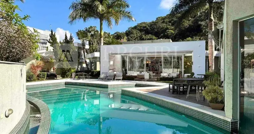 Casa no Guarujá, Balneário Praia do Pernambuco, Condomínio Fechado, Área de Lazer Completa, 6 Quartos