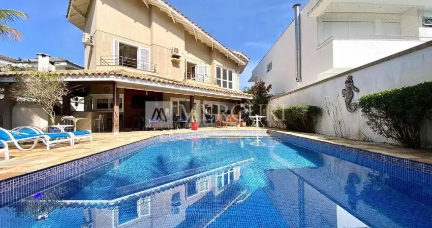 Casa no Guarujá, Condomínio Fechado, Jardim Acapulco, 5 suítes, Piscina e Churrasqueira privativos