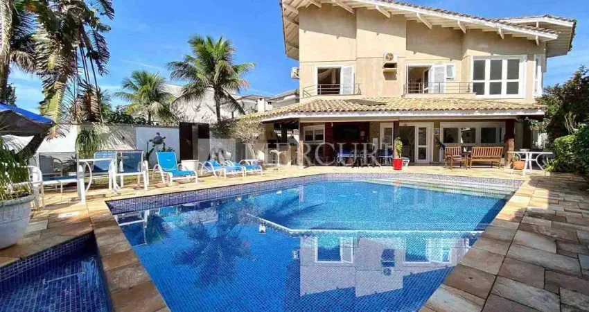 Casa no guarujá, condomínio fechado, jardim acapulco, 5 suítes, piscina e churrasqueira privativos mercuri imóveis - imobiliária no guarujá