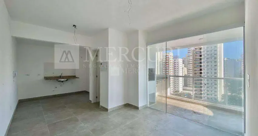 Apartamento no guarujá, astúrias, 2 quartos e varanda gourmet - mercuri imóveis - imobiliária no guarujá