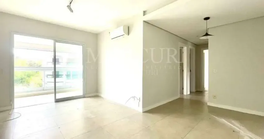 Apartamento no guarujá, astúrias, 2 quartos, sendo 1 suíte e sacada gourmet - mercuri imóveis - imobiliária no guarujá