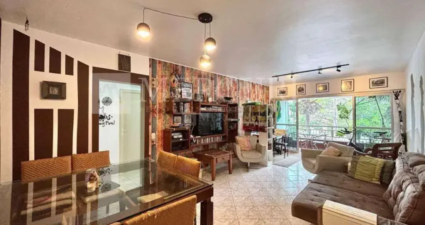 Apartamento no guarujá, enseada, 2 quartos, sendo 1 suíte e sacada com vista urbana - mercuri imóveis - imobiliária no guarujá