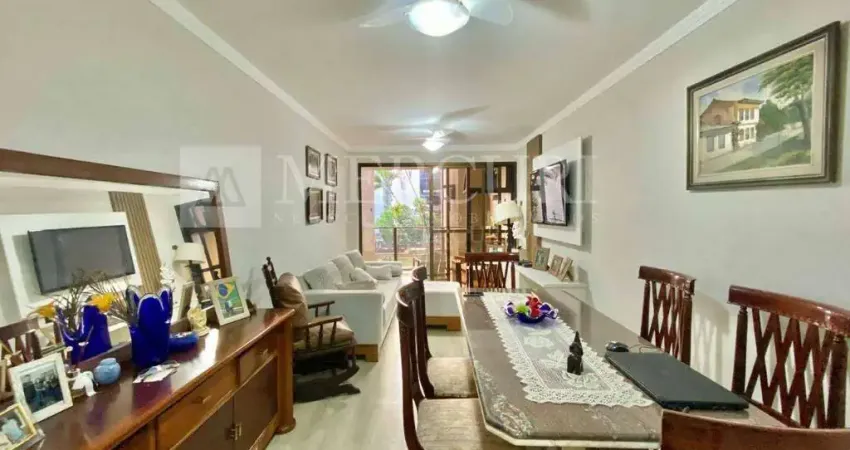 Apartamento no guarujá, pitangueiras 2 quartos, sendo 1 suíte e sacada com vista urbana - mercuri imóveis - imobiliária no guarujá