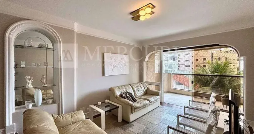 Apartamento no guarujá, enseada, 3 quartos, sendo 1 suíte e sacada com vista livre - mercuri imóveis - imobiliária no guarujá