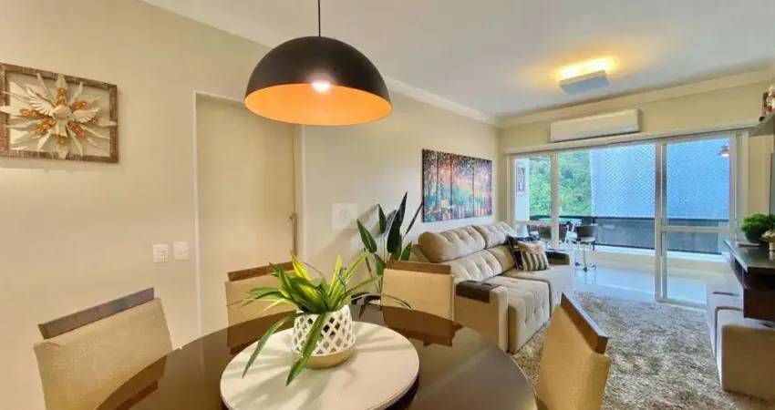 Apartamento no guarujá, pitangueiras, 2 quartos, sendo 1 suíte e sacada com vista urbana - mercuri imóveis - imobiliária no guarujá