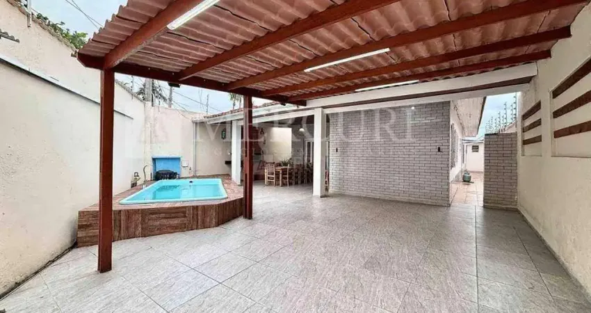 Casa no Guarujá, Enseada, 4 Quartos, Sendo 2 Suítes, Piscina com Cascata e Churraqueira - Mercuri Imóveis - Imobiliária no Guarujá