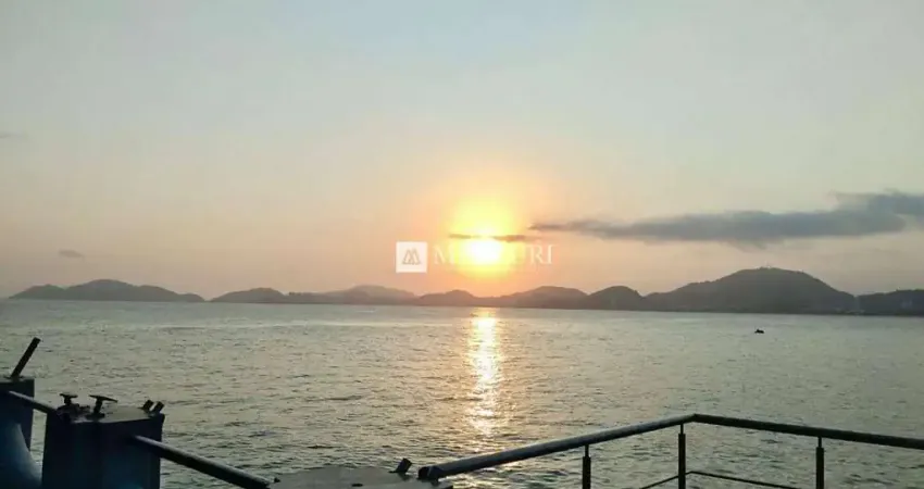 Casa no Guarujá, Enseada, 3 Suítes e Área Gourmet com Vista para o Mar - Mercuri Imóveis - Imobiliária no Guarujá