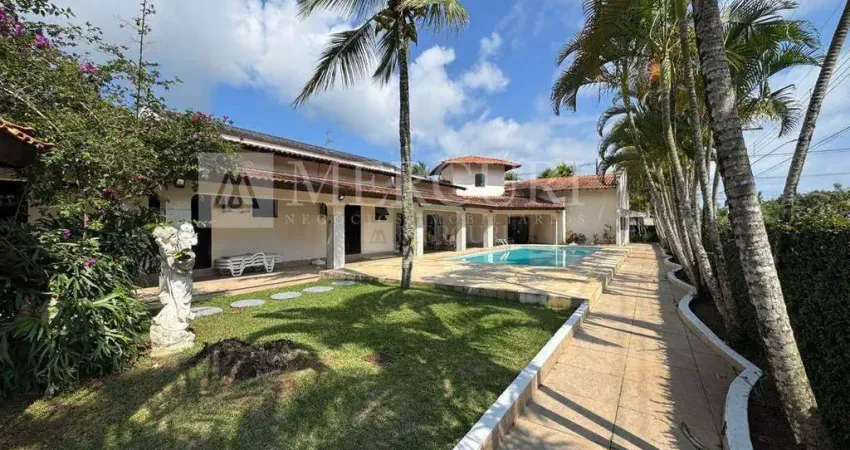 Casa no Jardim Acapulco próximo à Praia de Pernambuco – Guarujá