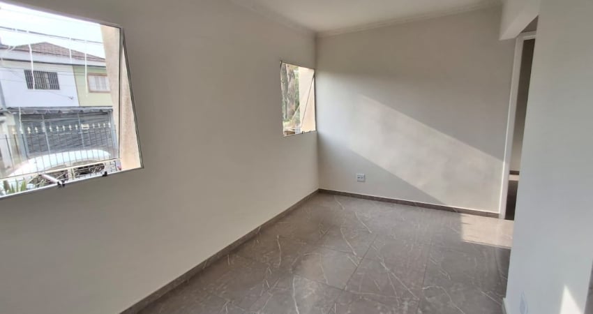 Lindo apartamento térreo reformado, a 300m do metrô!