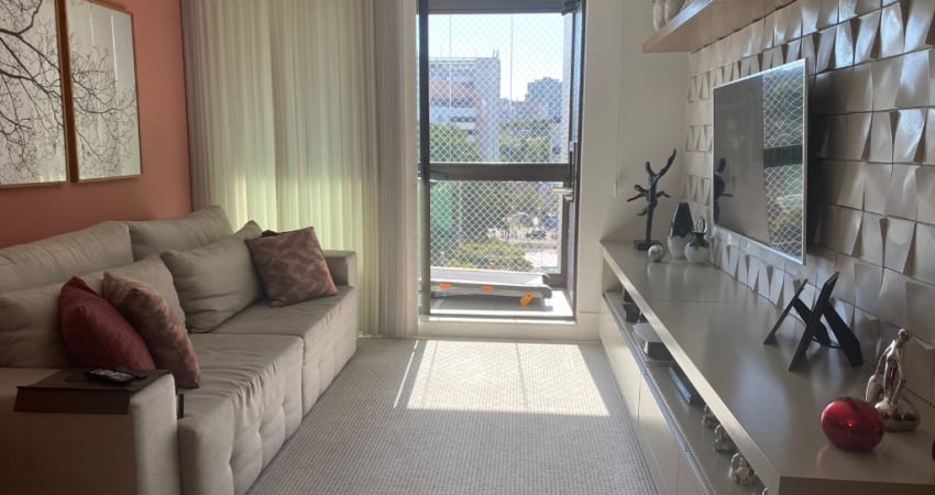 Apartamento  3 Quartos em frente à Praça 29 de Março, desocupado