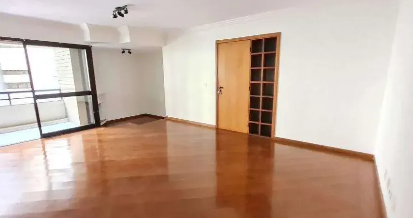 Lindo apartamento semi-mobiliado, com 4 dormitórios, sendo 2 suítes, ampla sala para dois ambientes com terraço, copa, cozinha planejada e 3 vagas de