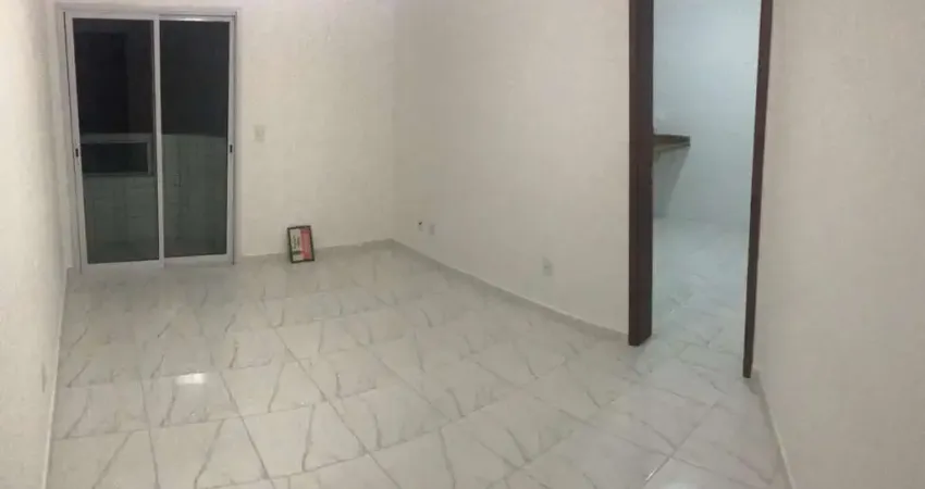 Apartamento com 1 dormitório com varanda gourmet na Guilhermina Praia Grande