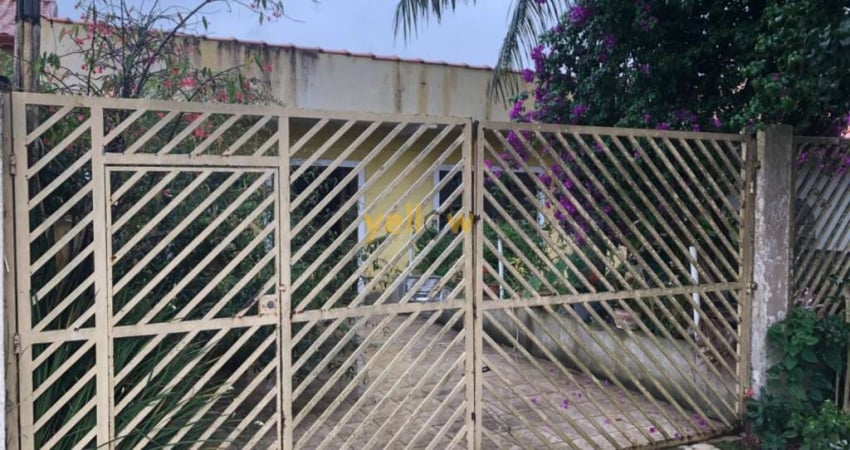 Casa em Bairro América Arujá: 180m², 2 dormitórios, 2 banheiros por R$700k - Venda