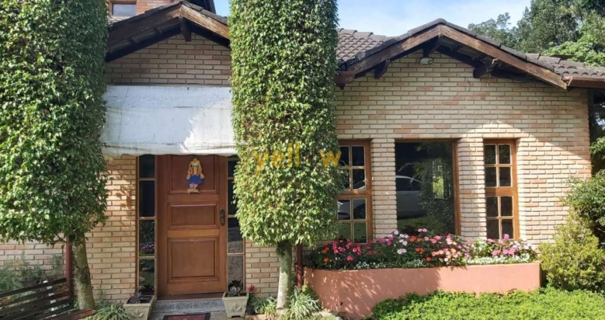 Casa em Arujázinho: 3 Suítes, 5 Banheiros - R$2.300.000