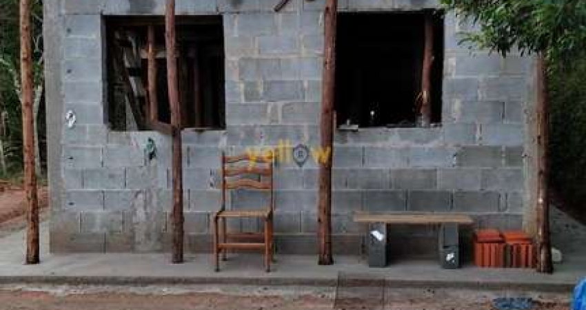 Chácara à Venda em Jardim Arujá: 50m², 1 Dormitório, R$400k
