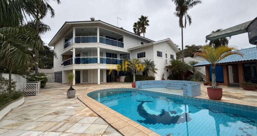 Casa em Condomínio Fechado em Arujá, 5 Suítes, 982m² à Venda e Locação