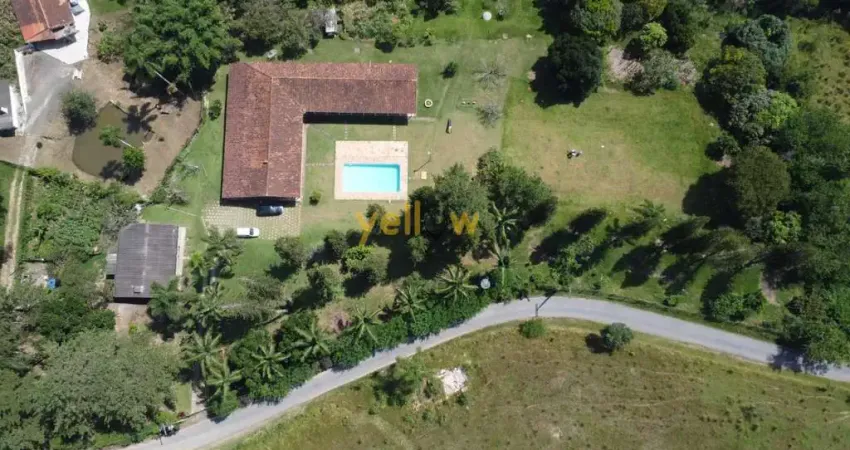 Casa à venda no Parque dos Arantes, Arujá: 700m², 3 suítes, 5 banheiros. Oportunidade por R$4.160.000!