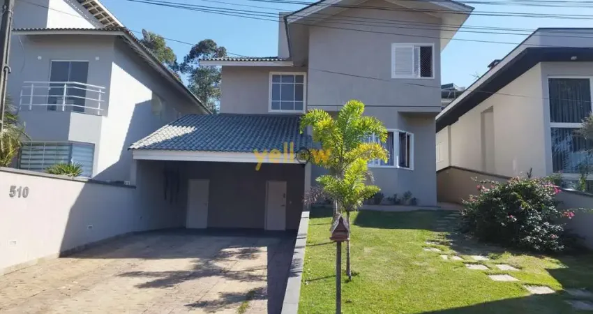 Casa em Condomínio Fechado à Venda em Arujá V – 4 Dorms, sendo 2 Suítes 208m² const e 344m² terreno.