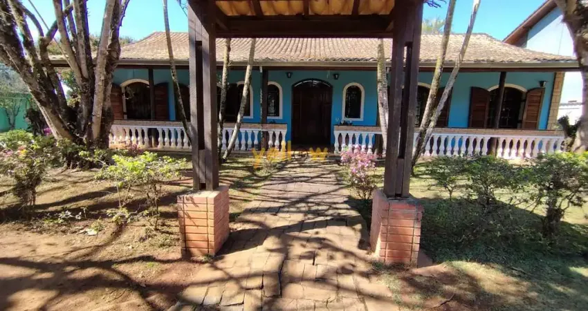 Casa em condomínio fechado em chácaras colinas verdes - arujá: 325m², 3 dormitórios, 1 suíte, 3 banheiros por r$1.700.000 para venda