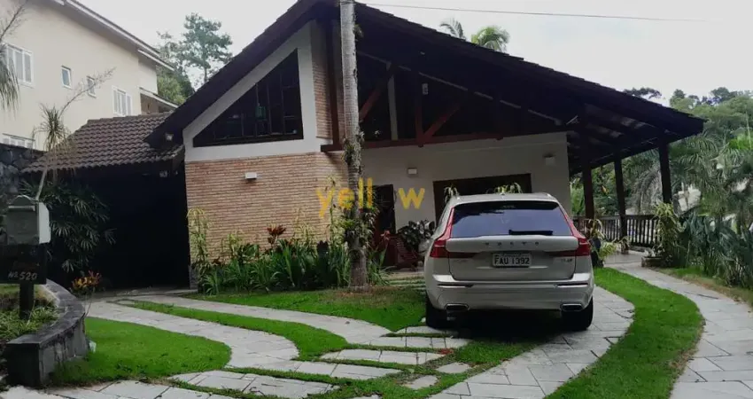 Casa em condomínio fechado em arujá com 750m² e 3 suítes - venda  por r$2.150.000