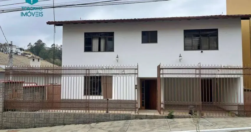 Casa com 450m² com suíte, salão de festas e uma linda vista no bairro quintas avenidas - juiz de fora mg