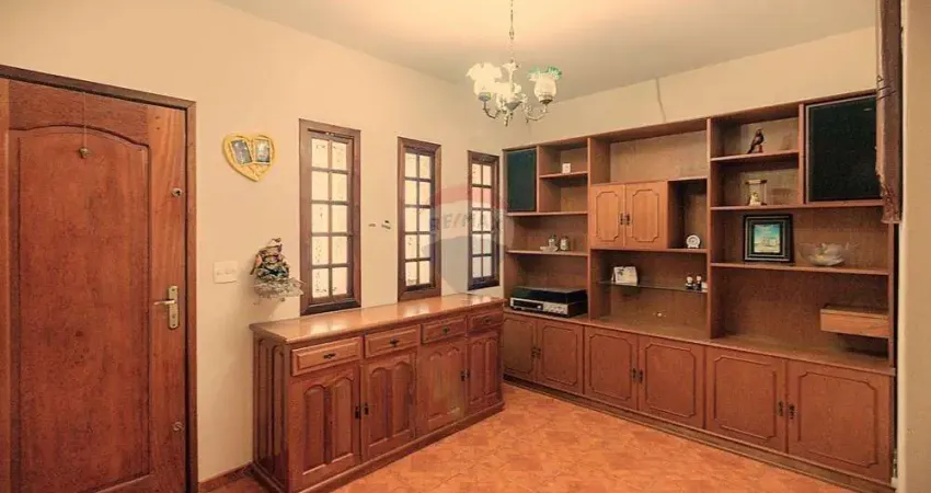 Sobrado com 4 quartos e quintal na rua da igreja nossa senhora auxiliadora