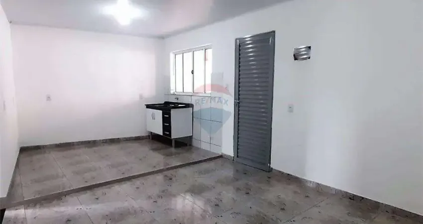 Conforto e praticidade: seu lar reformado! alugue já uma casa com 2 dormitórios