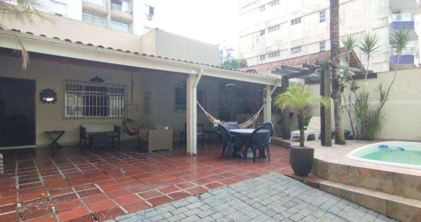 Casa disponivél para venda e locação anual no Guarujá - à poucos metros da praia na Enseada.