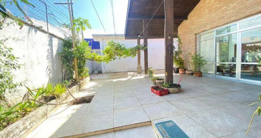 Casa com 3 dormitórios à venda, 500 m² por R$ 950.000,00 - Enseada - Guarujá/SP