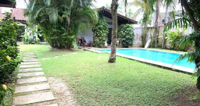 Casa com 3 dormitórios à venda, 300 m² por R$ 2.200.000,00 - Acapulco - Guarujá/SP