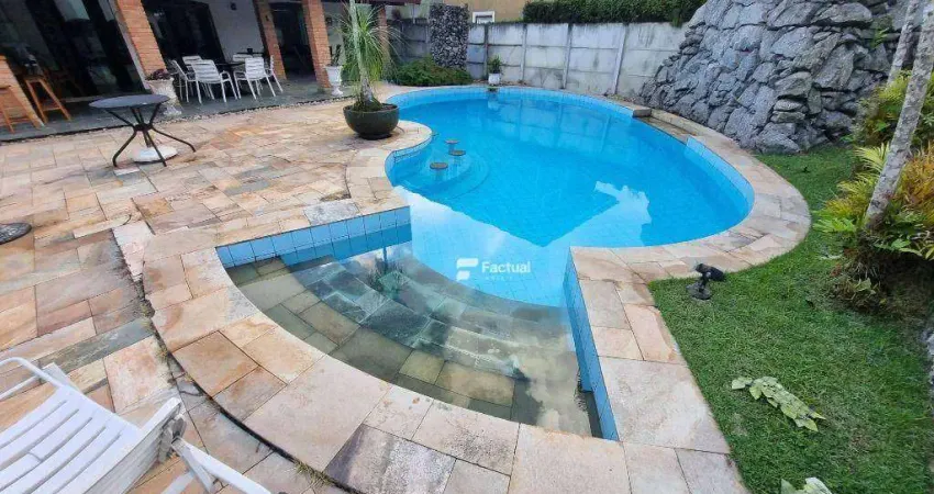 Casa à venda na Praia da Enseada (Granville) - Guarujá/SP.