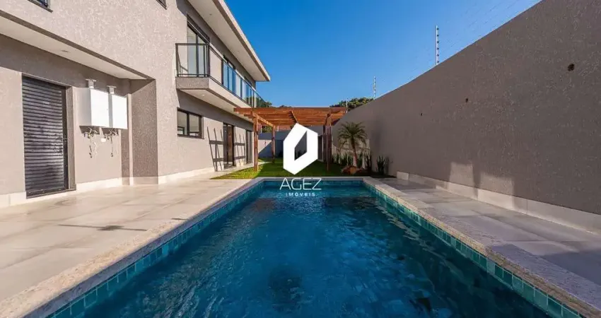 Casa nova com 04 amplas suítes, terreno amplo com piscina e 04 vagas de garagem!