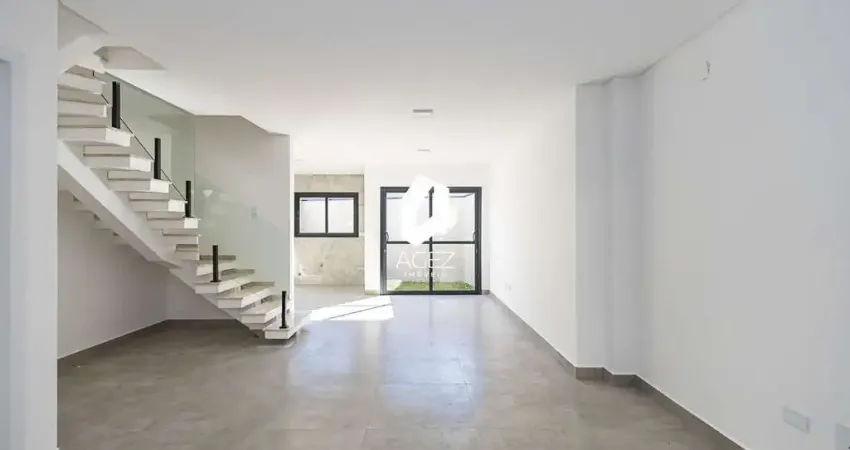Sobrado novo a venda no Água Verde com terraço amplo, 3 quartos sendo 1 suíte.