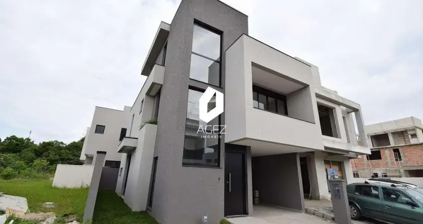 Casa de alto padrão em condomínio fechado, 180m2 com 3 suítes.