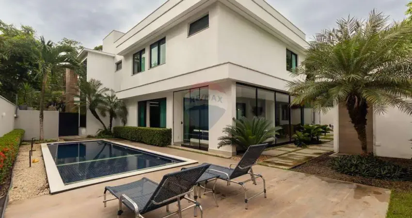 Casa à venda em Conomínio Exclusiva e Mobiliada, Alphaville Manaus 1, bairro Ponta Negra - Manaus/AM.