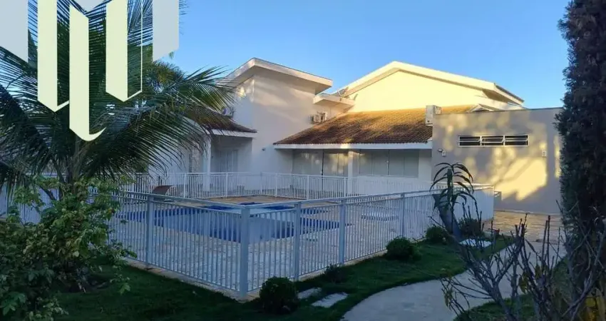 Casa á venda condomínio portal da Serra com 03 suítes, piscina aquecida,energia fotovotáica, quadra tênis, play graund,salão de festas,portaria 24 horas.