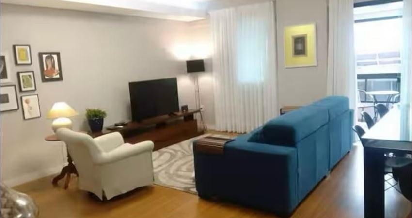 Apartamento com 3 quartos  mobiliado e equipado na quadra mar