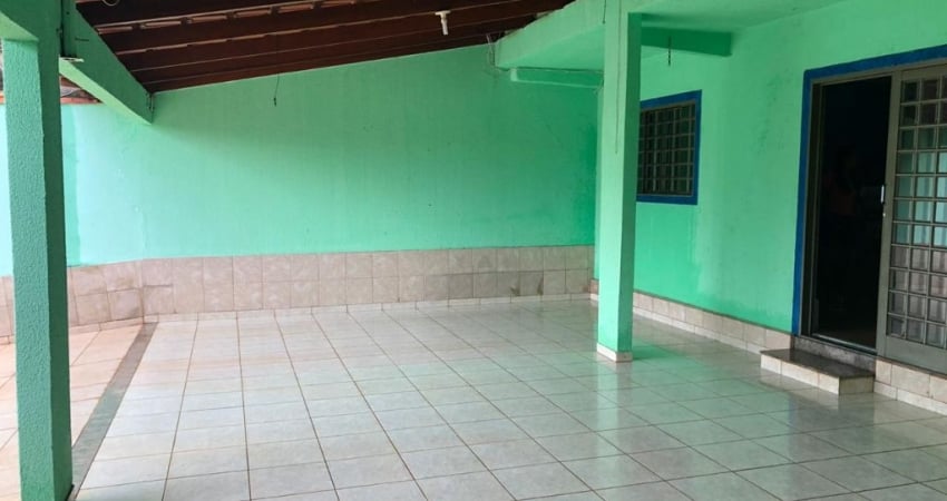 Ótimo sobrado á venda, construído para moradia própria.