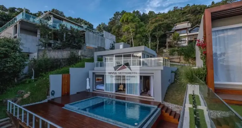 Casa em condomínio fechado com vista mar de todos os cômodos!