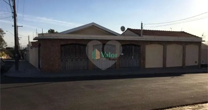 Casa com 3 quartos à venda na Rua Cesar Dacorso Filho, 130, Vila Carmem, São Carlos