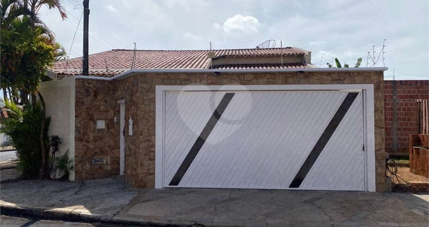 Casa com 3 quartos à venda na Rua Eduardo do Prado F. Braga, 134, Jardim Acapulco, São Carlos