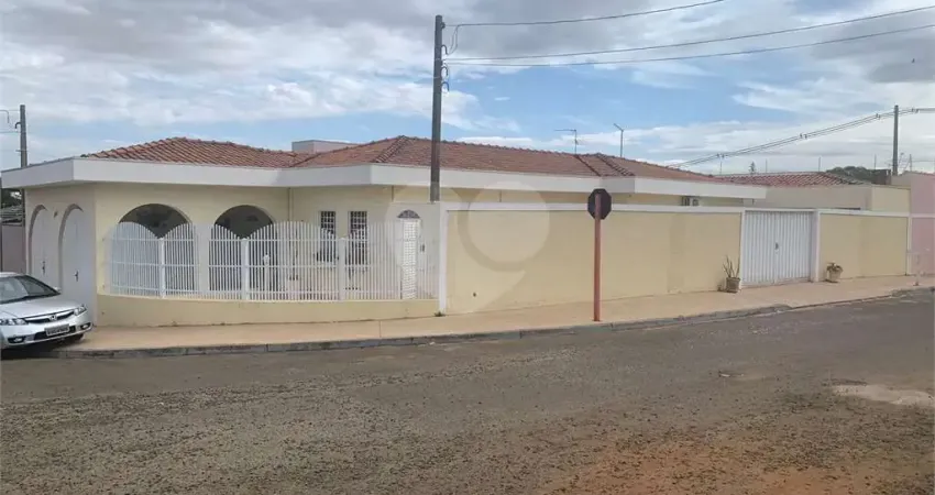Casa com 3 quartos à venda na Rua Imperador Hiroito, 205, Jardim Hikare, São Carlos