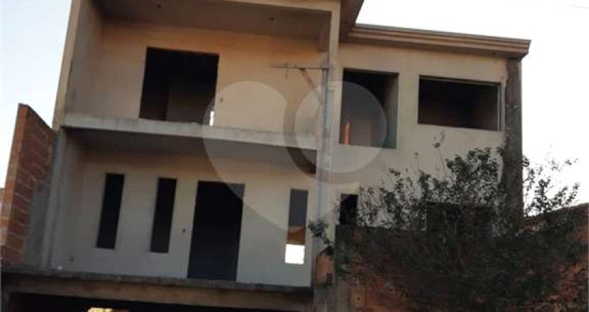 Casa com 3 quartos à venda na Rua Carlos Duarte de Souza, 45, Jardim de Cresci, São Carlos