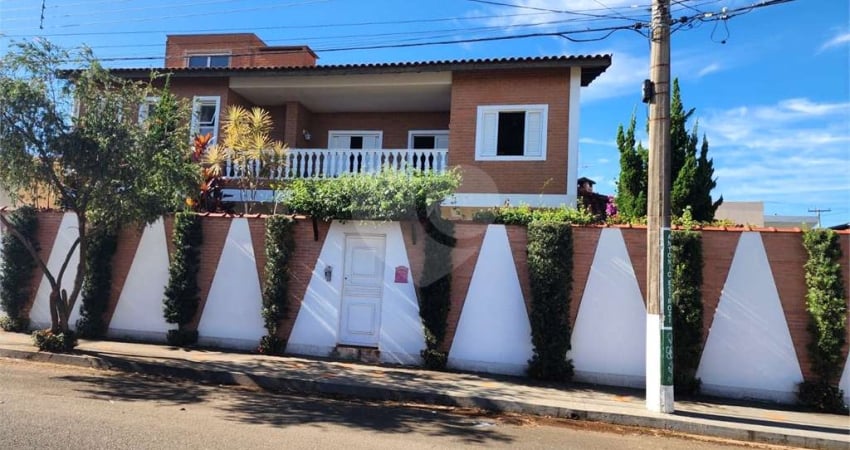 Casa com 3 quartos à venda na Rua Ennês Bueno, 316, Parque Fehr, São Carlos