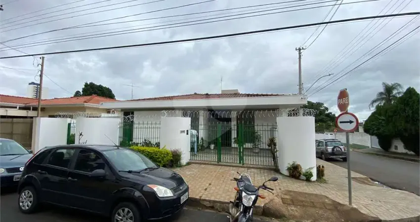 Casa térrea à venda com 3 quartos, sendo 3 suítes,  no centro, são carlos - sp